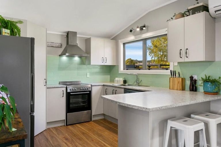 Photo of property in 76 Richmond Avenue, Richmond Heights, Taupo, 3330