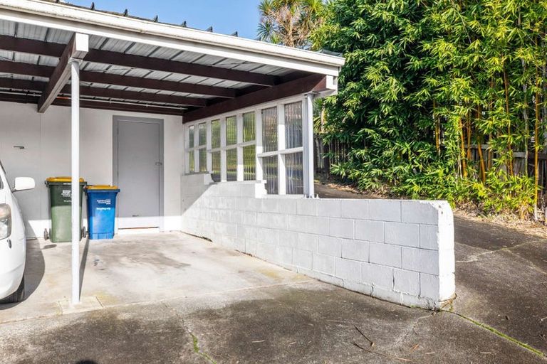 Photo of property in 2/86 Divich Avenue, Te Atatu South, Auckland, 0610