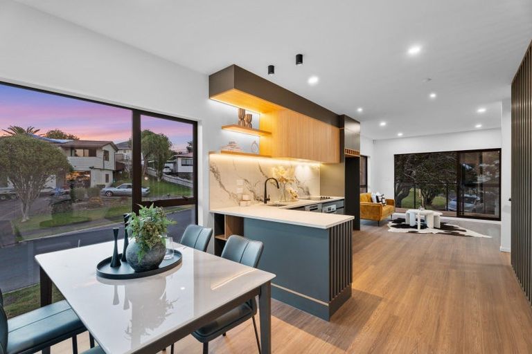 Photo of property in 1/33 Elizabeth Drive, West Harbour, Auckland, 0618
