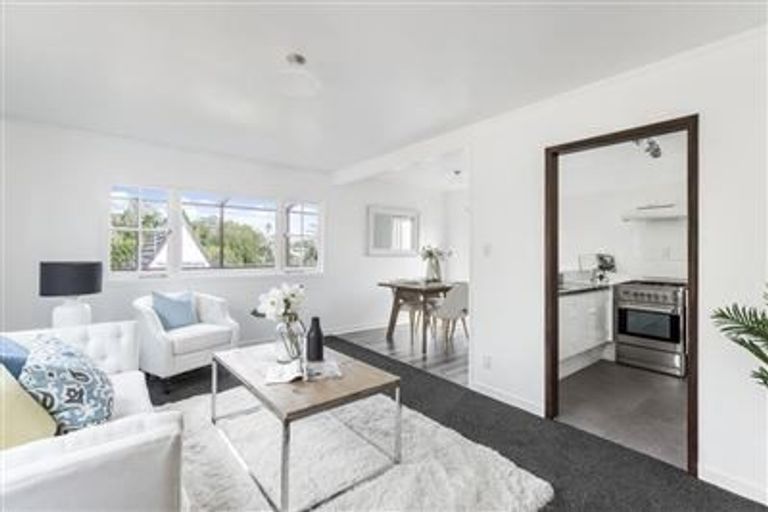 Photo of property in 1/18b Verbena Road, Birkdale, Auckland, 0626