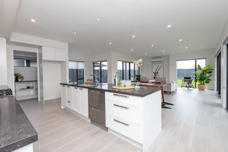 Photo of property in 28 Helen June Avenue, Flagstaff, Hamilton, 3210