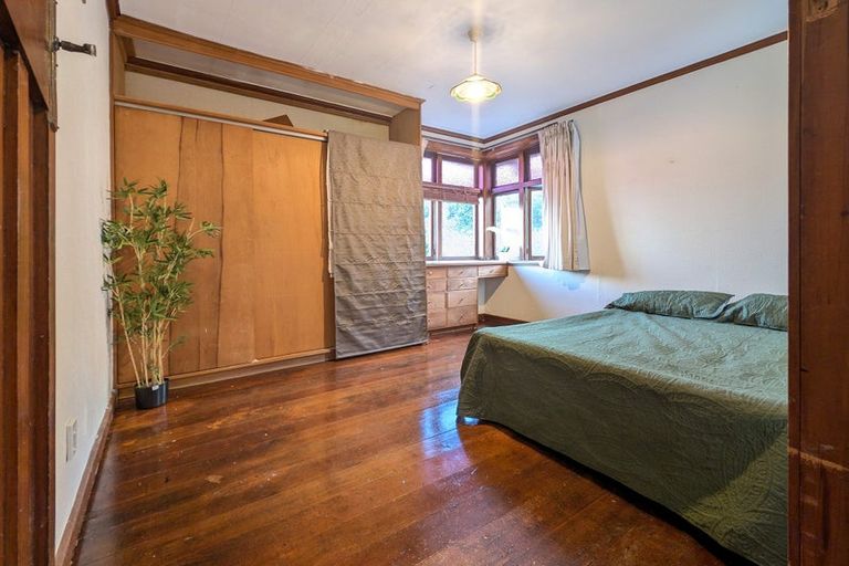 Photo of property in 26 Cave Road, Houghton Bay, Wellington, 6023