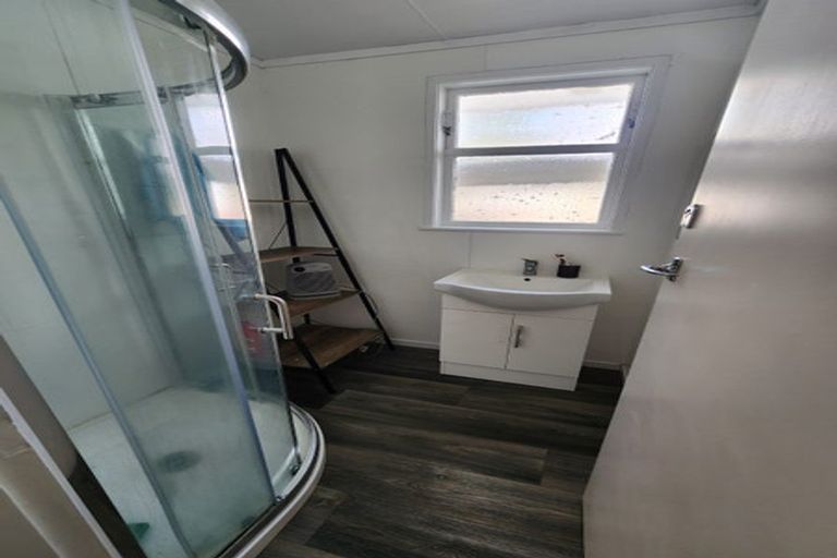 Photo of property in 6 Chadwick Crescent, Mangere East, Auckland, 2024