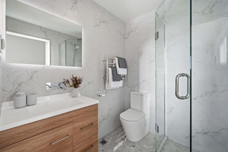 Photo of property in 2/3 Corrella Road, Belmont, Auckland, 0622