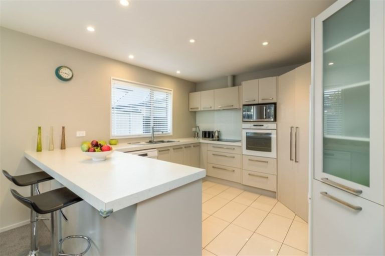 Photo of property in 6 Woodhaven Place, Parklands, Christchurch, 8083