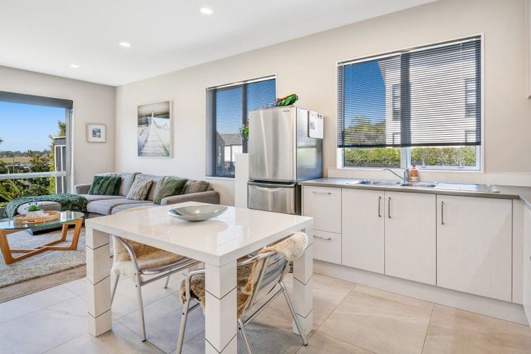 Photo of property in 68 Colonial Drive, Silverdale, 0932