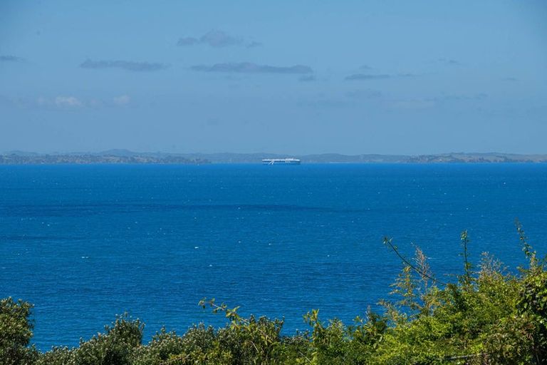 Photo of property in 89 Tiri Road, Tindalls Beach, Whangaparaoa, 0930