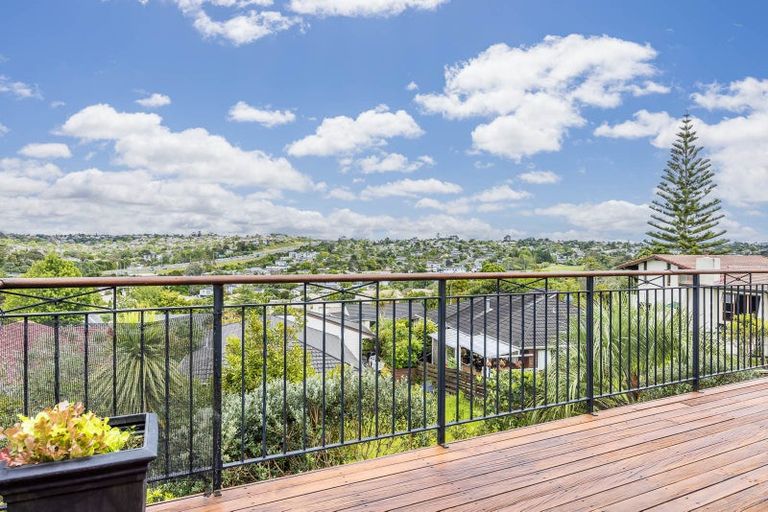 Photo of property in 9a Pendene Place, Forrest Hill, Auckland, 0620
