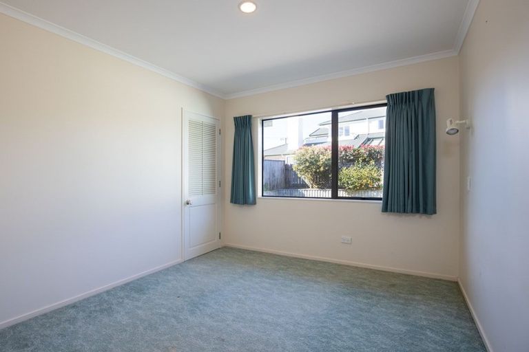 Photo of property in 5 Karina Road, Merrilands, New Plymouth, 4312