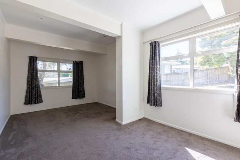 Photo of property in 8 Altona Road, Forrest Hill, Auckland, 0620