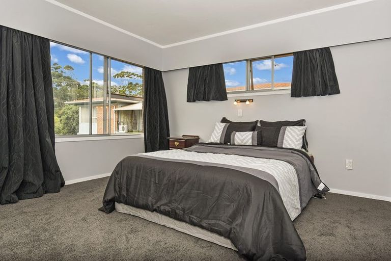 Photo of property in 2/240 Forrest Hill Road, Forrest Hill, Auckland, 0620