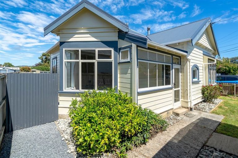 Photo of property in 69 Hargest Crescent, Saint Clair, Dunedin, 9012