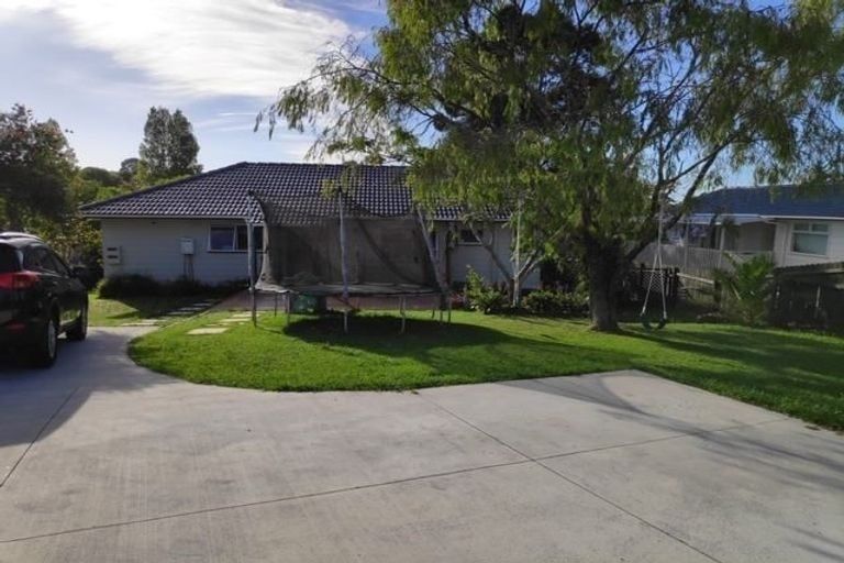 Photo of property in 8 Elizabeth Drive, West Harbour, Auckland, 0618