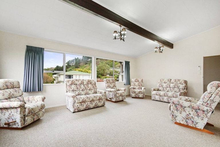 Photo of property in 32 Turriff Crescent, Tawa, Wellington, 5028