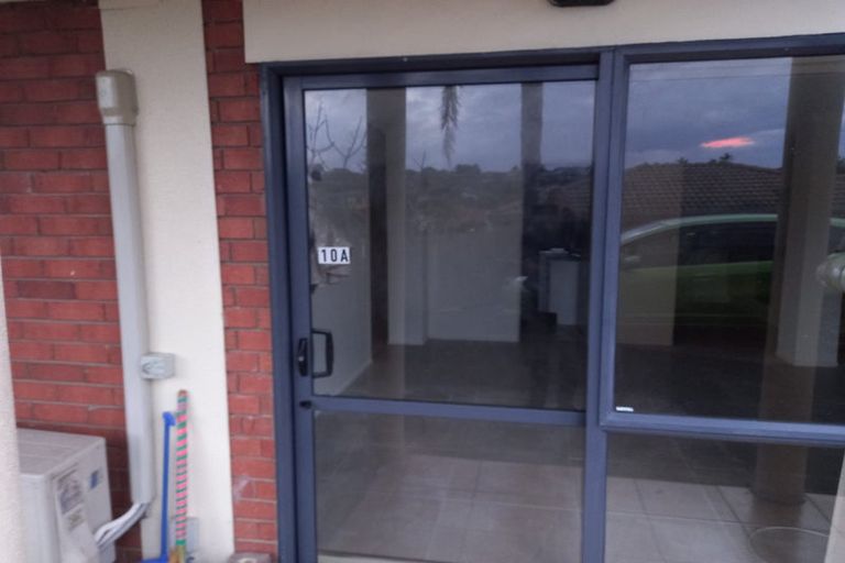 Photo of property in 10 De Havilland Drive, Goodwood Heights, Auckland, 2105