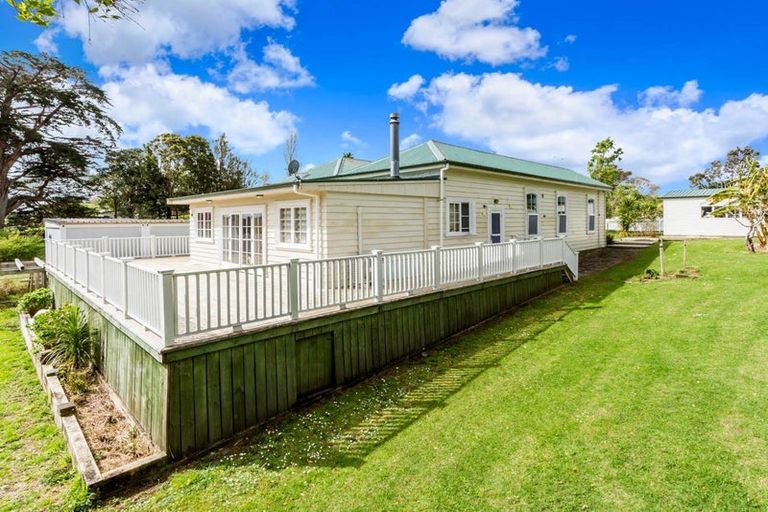 Photo of property in 145 Simpson Road, Henderson Valley, Auckland, 0614