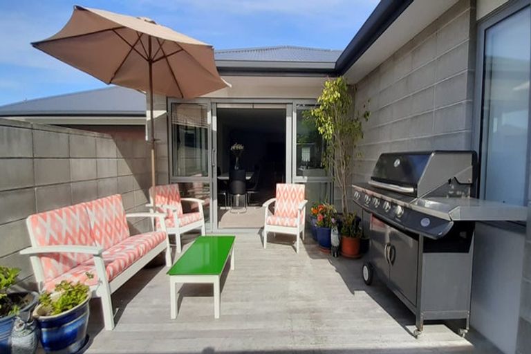 Photo of property in 11 Rotoiti Way, Poraiti, Napier, 4112