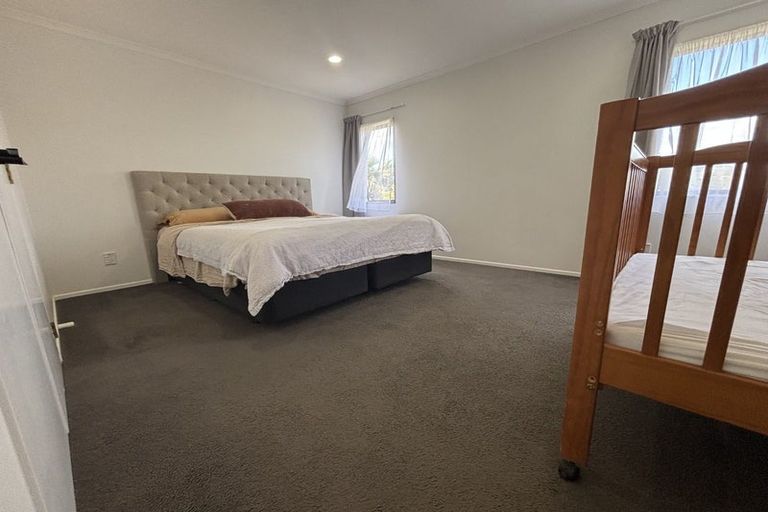 Photo of property in 20 Wallace Road, Ranui, Auckland, 0612