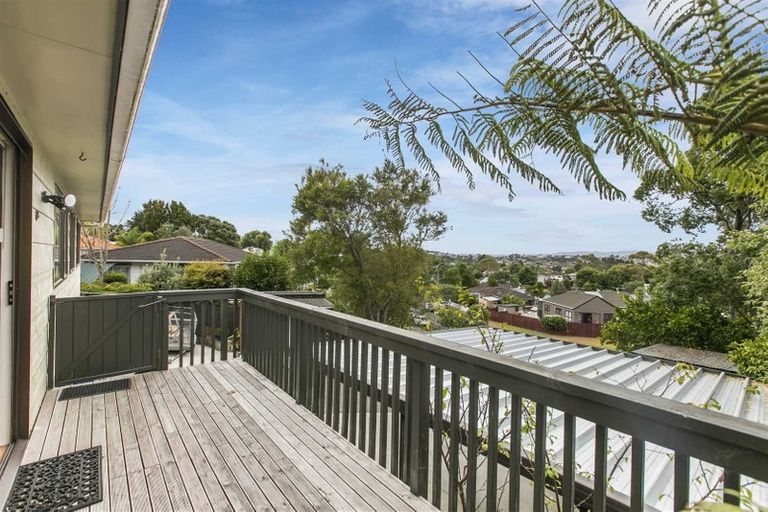 Photo of property in 12 Fitzherbert Avenue, West Harbour, Auckland, 0618