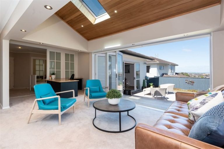 Photo of property in 8 Bilancia Place, Flat Bush, Auckland, 2016