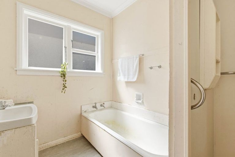 Photo of property in 4 Melrose Road, Island Bay, Wellington, 6023