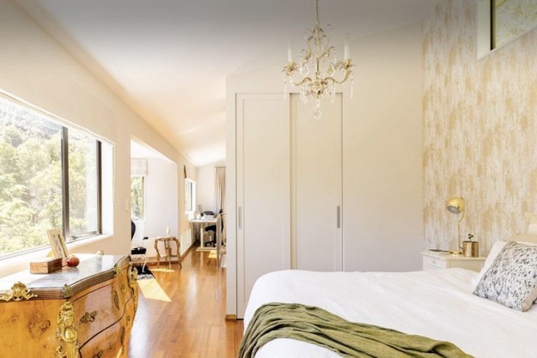 Photo of property in 136 Cheviot Road, Lowry Bay, Lower Hutt, 5013