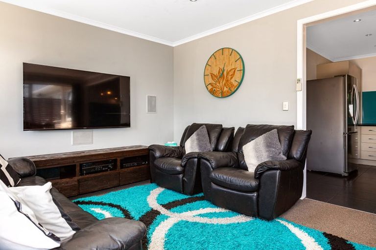 Photo of property in 25 Kapiti Crescent, Titahi Bay, Porirua, 5022