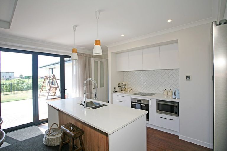 Photo of property in 18 Pistacia Place, Hornby, Christchurch, 8025