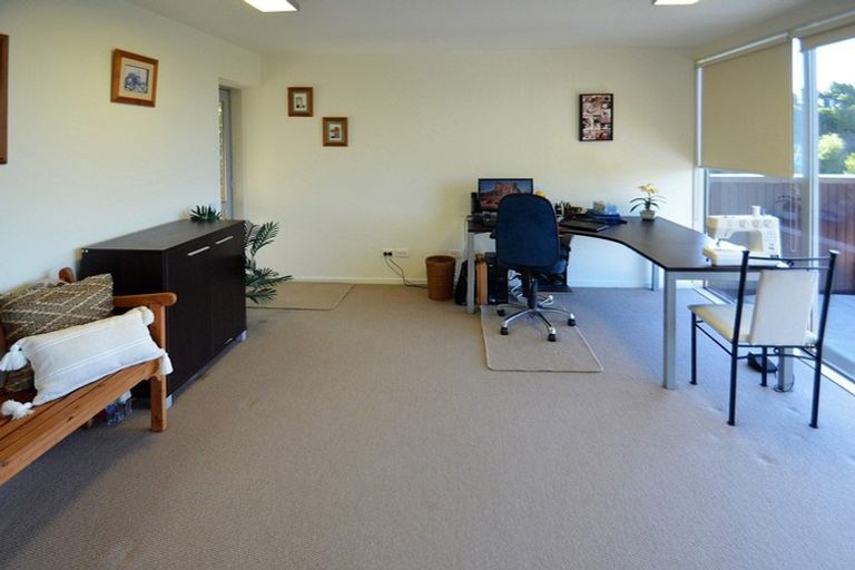 Photo of property in 22 Iles Lane, Cashmere, Christchurch, 8022