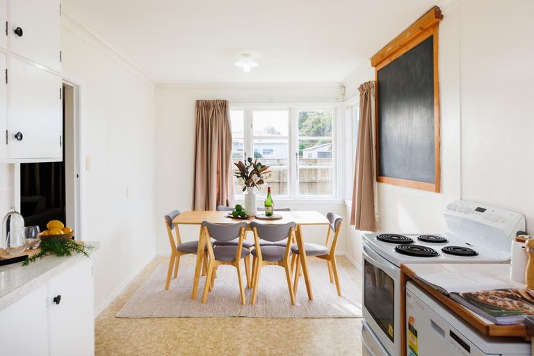 Photo of property in 28 Vernon Avenue, Takaro, Palmerston North, 4412