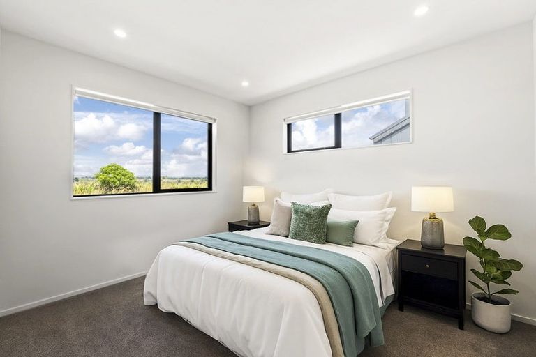 Photo of property in 51 Parkmore Drive, Rosehill, Papakura, 2113