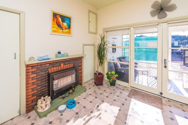 Photo of property in 2 Glasgow Street, Takaro, Palmerston North, 4412