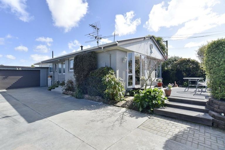 Photo of property in 5 Hannah Place, Redwood, Christchurch, 8051