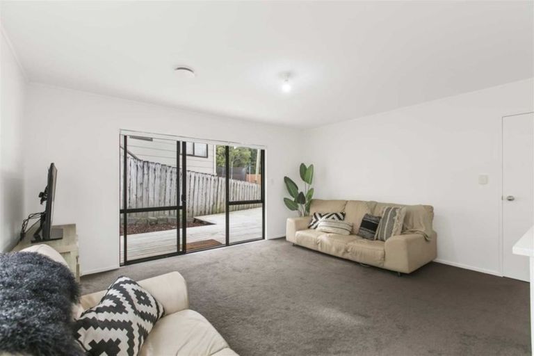 Photo of property in 1/95 Hobsonville Road, West Harbour, Auckland, 0618
