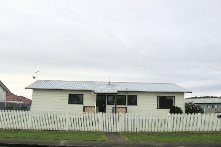 Photo of property in 2 Spackman Crescent, Paraparaumu, 5032