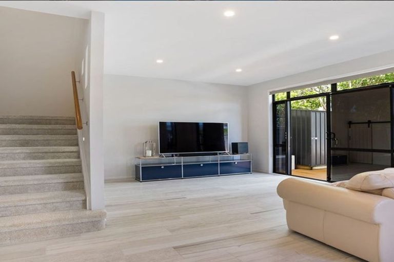 Photo of property in 8/2 Armoy Drive, East Tamaki, Auckland, 2016