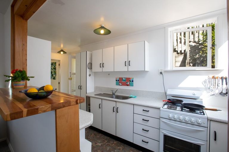 Photo of property in 90 Owhiro Bay Parade, Owhiro Bay, Wellington, 6023