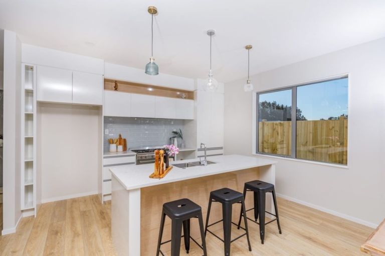 Photo of property in 8 Moemoea Avenue, Kumeu, 0810