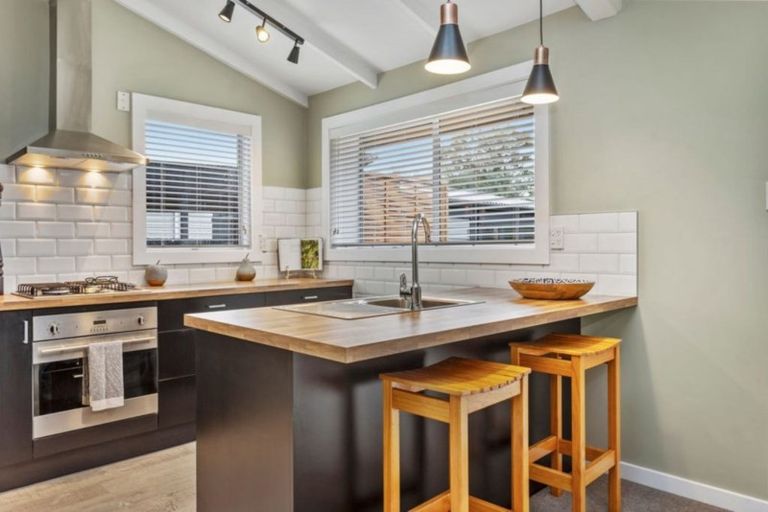 Photo of property in 4 Swindells Road, Waikuku Beach, 7473