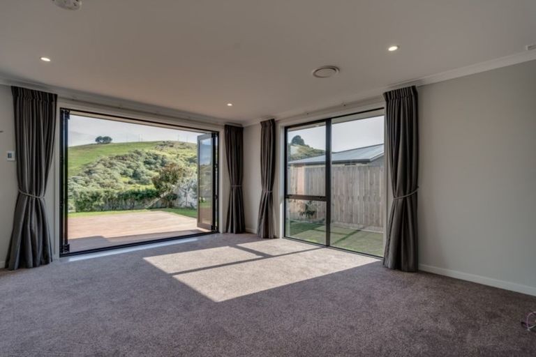 Photo of property in 35 Bryan Gallagher Place, Welcome Bay, Tauranga, 3175