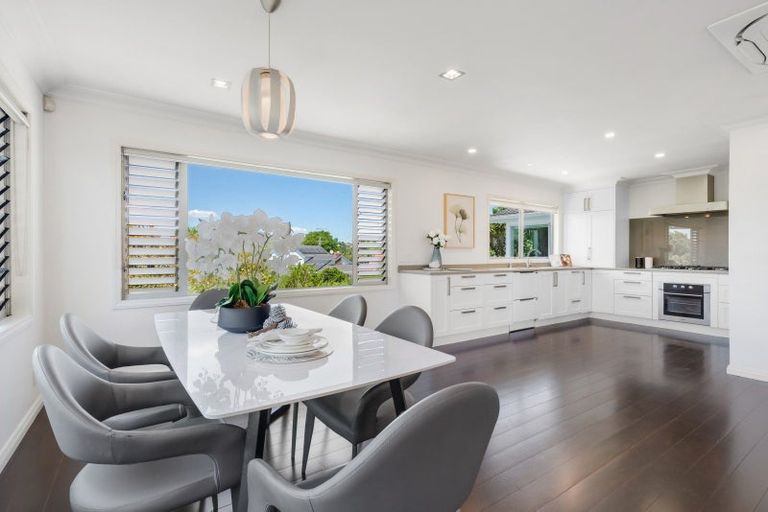 Photo of property in 8 Page Point, Mellons Bay, Auckland, 2014