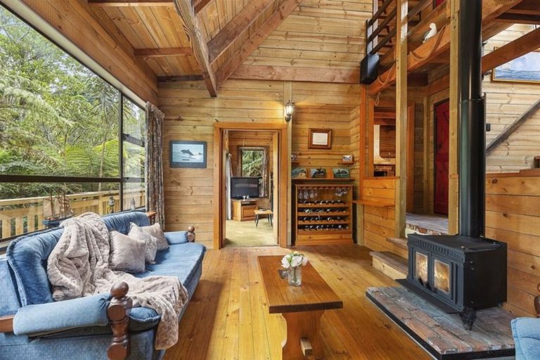 Photo of property in 2 Sea Vista Drive, Pukerua Bay, 5026