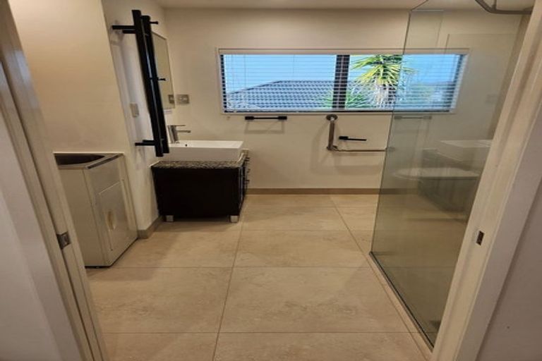 Photo of property in 28 Ballymore Drive, Pinehill, Auckland, 0632