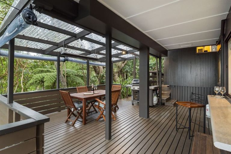 Photo of property in 29 Eastcliffe Road, Castor Bay, Auckland, 0620