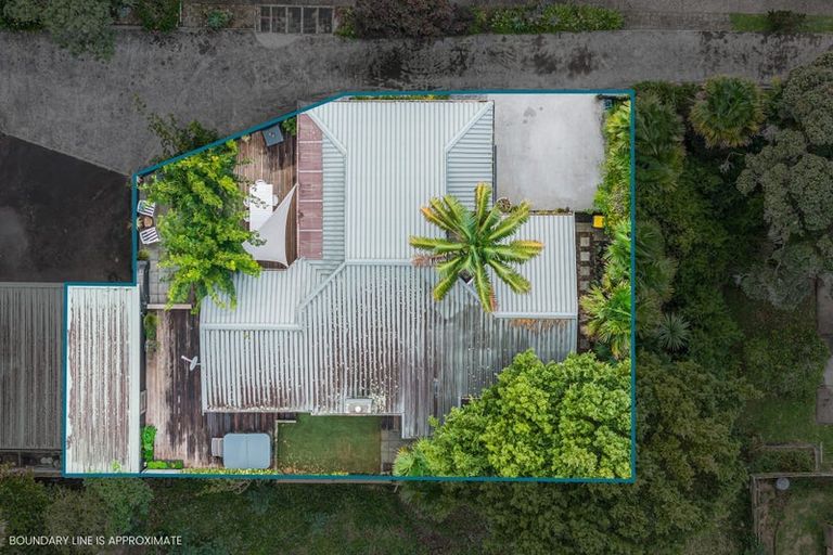 Photo of property in 2/47 Shakespeare Road, Milford, Auckland, 0620