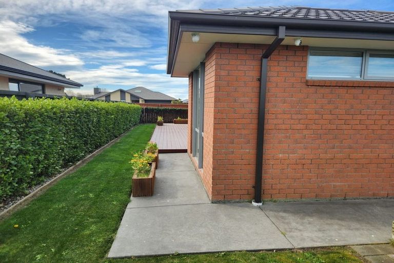 Photo of property in 8 Little Gem Road, Hornby, Christchurch, 8025