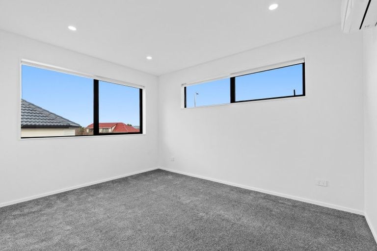 Photo of property in 165b Wiseley Road, West Harbour, Auckland, 0618