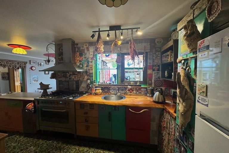 Photo of property in 5 Whitaker Street, Waitara, 4320