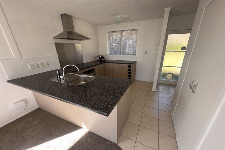 Photo of property in 2/811a Te Atatu Road, Te Atatu Peninsula, Auckland, 0610