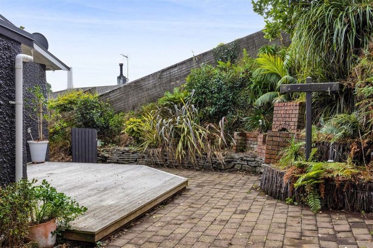 Photo of property in 65 Pioneer Road, Moturoa, New Plymouth, 4310